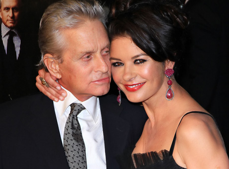  Майкл Дуглас (Michael Douglas) и Кэтрин Зета-Джонс (Catherine Zeta-Jones) / splashnews.com 