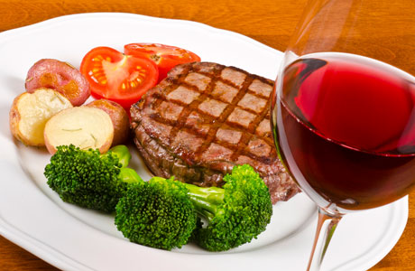  Мясо и вино / shutterstock.com